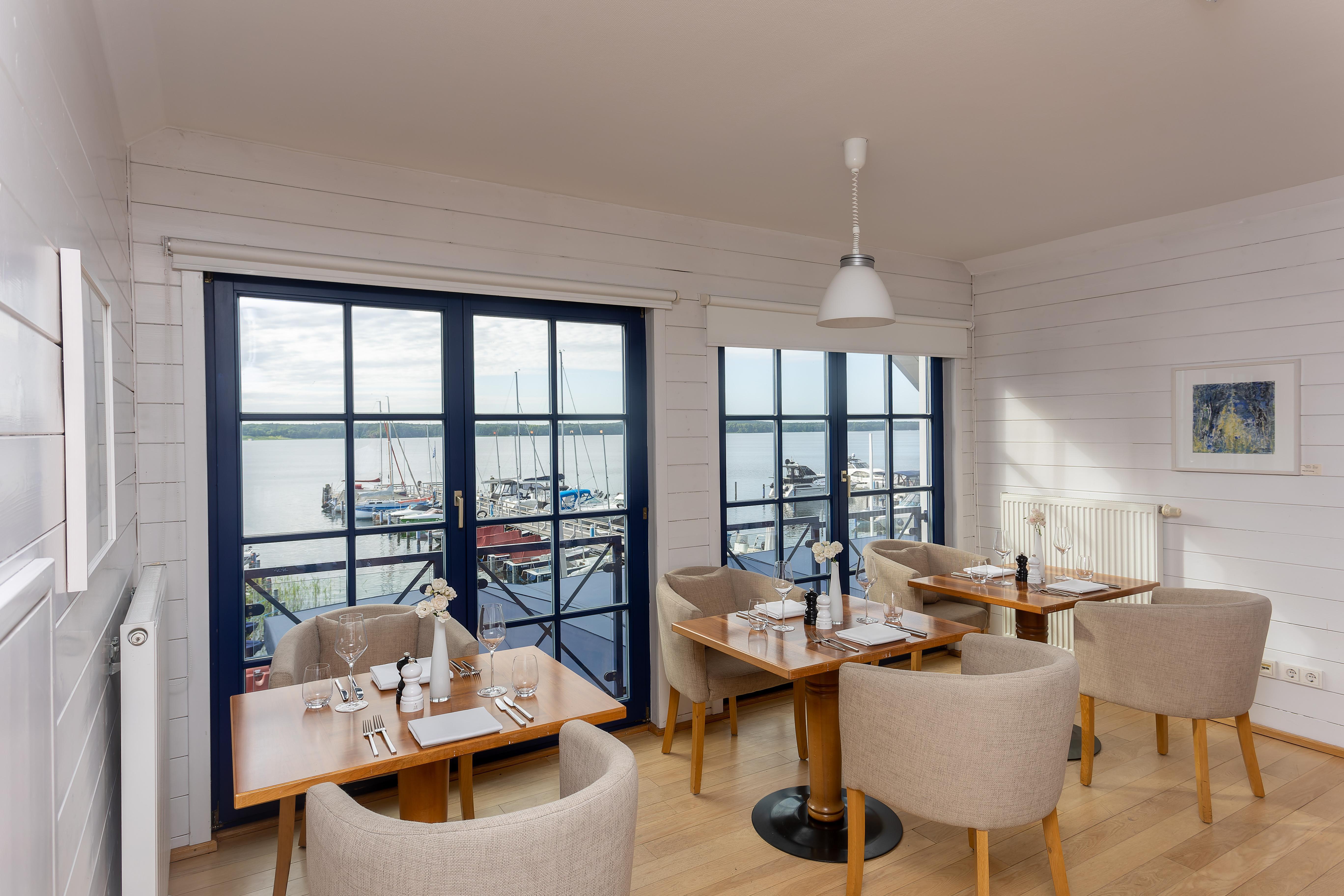 Precise Resort Bad Saarow Esterno foto The restaurant at the hotel