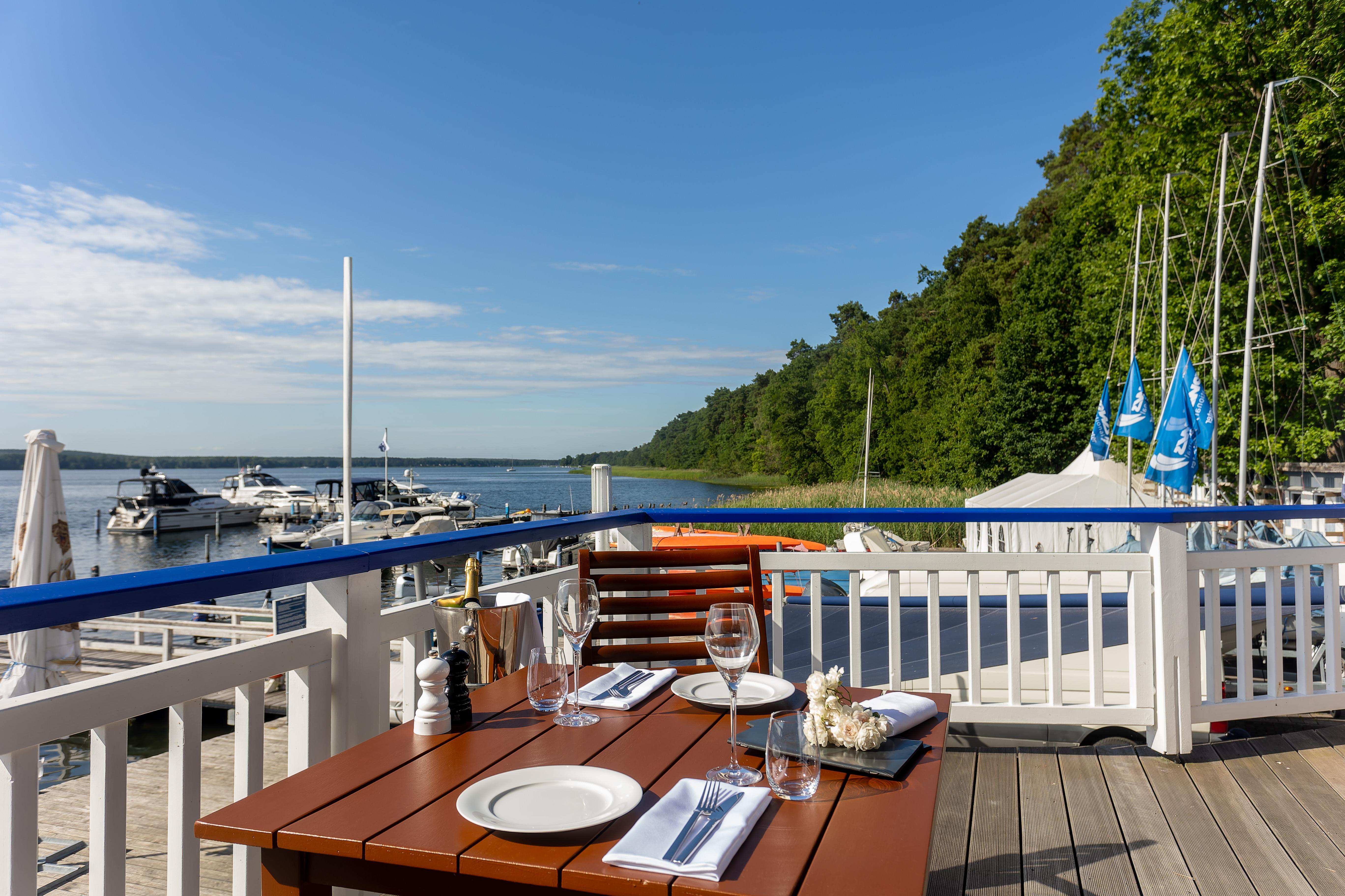 Precise Resort Bad Saarow Esterno foto Restaurant on the pier